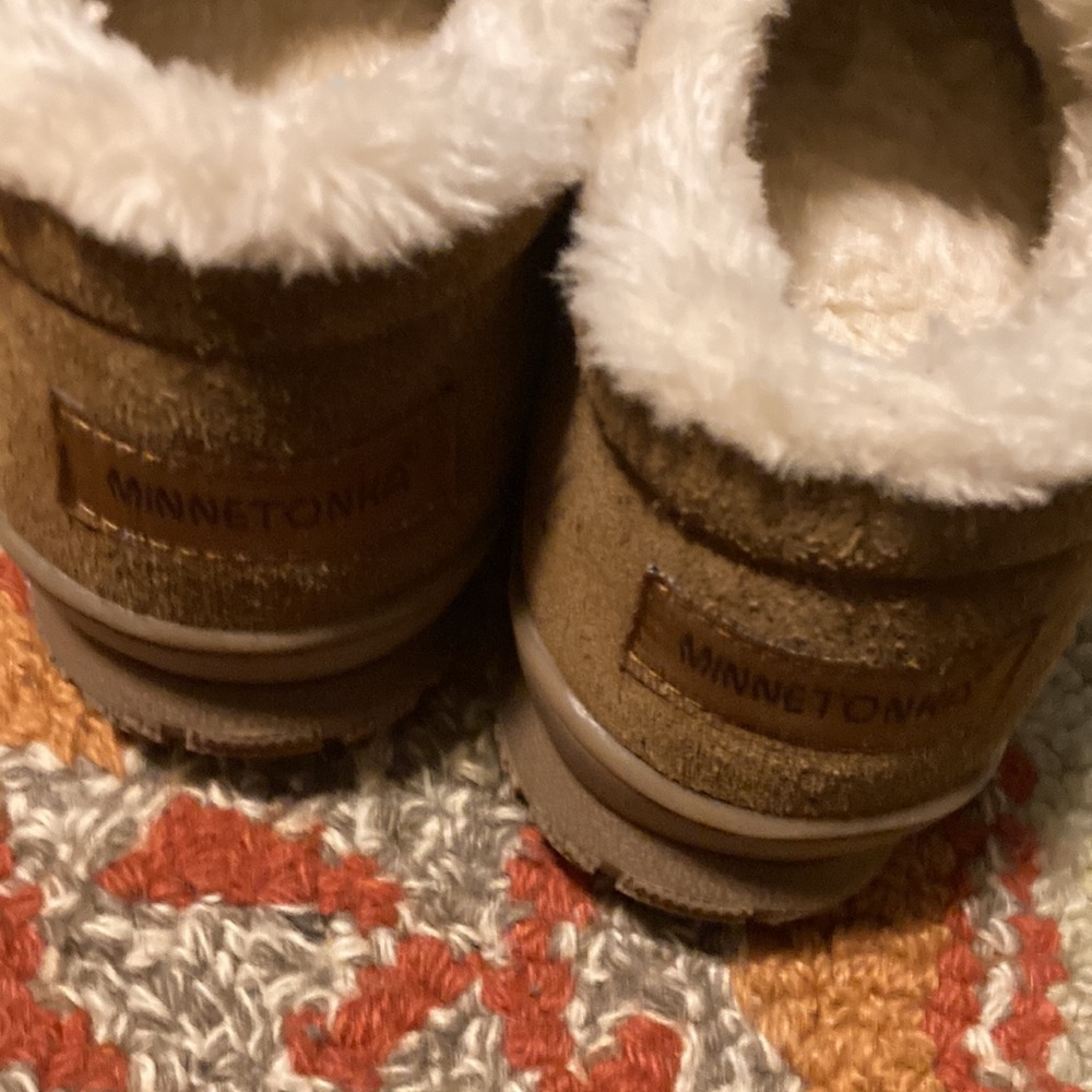 Minnetonka lined comfort shoes - Picture 5 of 12